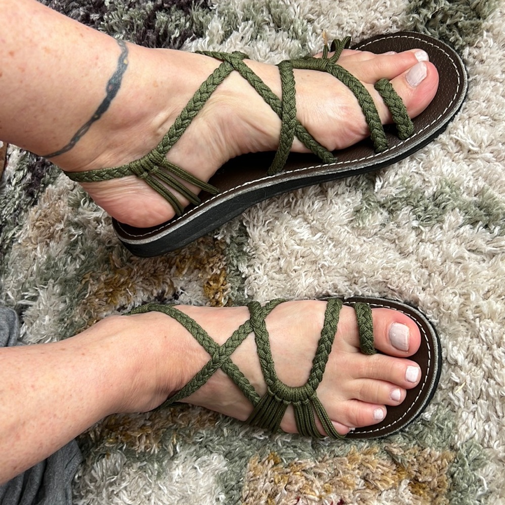 EUC Plaka sandals. Pretty green color
